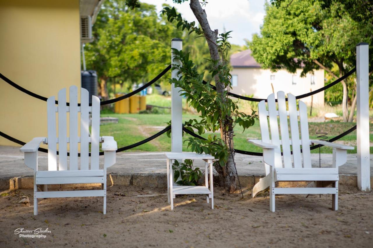 Treasure Beach Inn And Bar Exterior photo